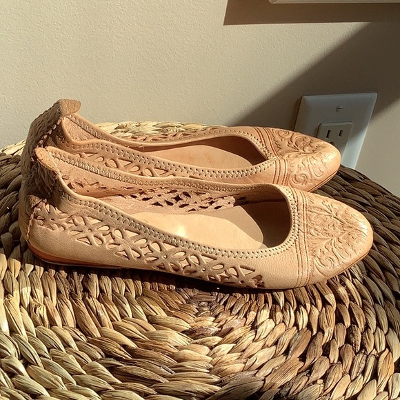 Tan Leather Flats with Rounded Toe Design - Picture 2 of 3